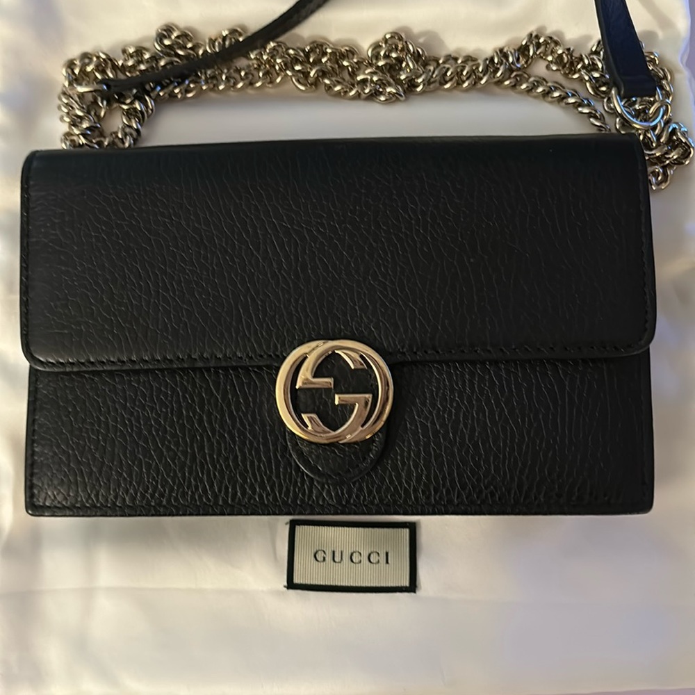 Gucci Interlocking Wallet on Chain Pebbled Leather Bag